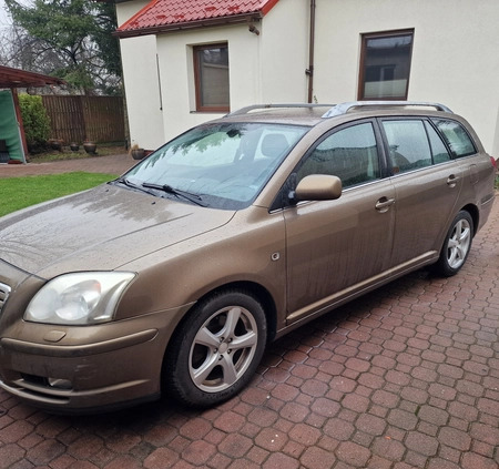 Toyota Avensis cena 7900 przebieg: 330000, rok produkcji 2003 z Radom małe 56